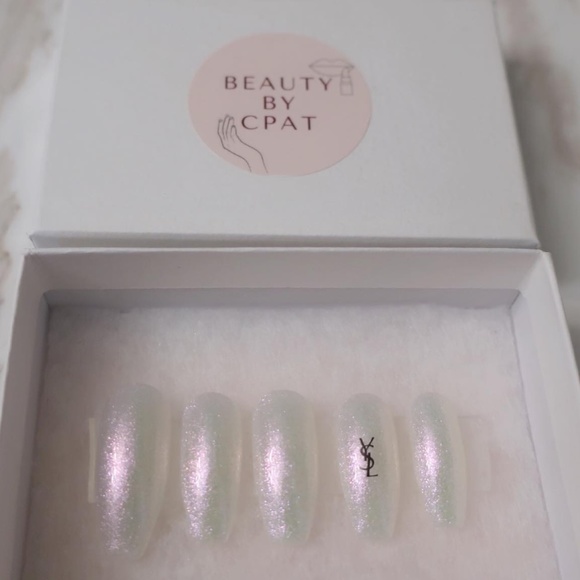 Sparkle Irridescent Jelly LUXURY PRESS ON NAILS - Picture 2 of 6